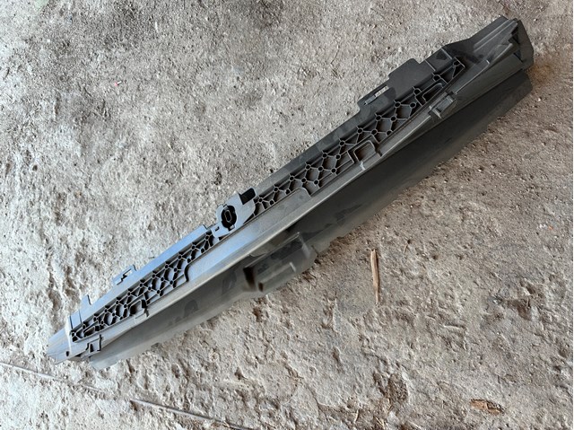 7497285 BMW Difusor inferior del radiador de refrigeración