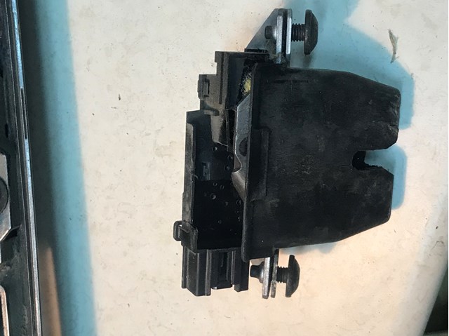 Cerradura de puerta trasera Ford GJ547843102AA