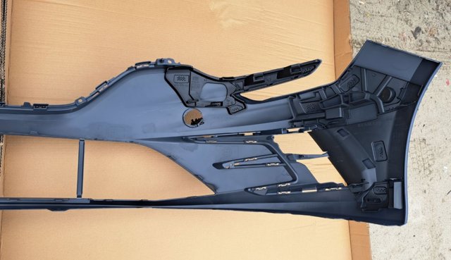 Parachoques delantero Renault (RVI) 601984810R precio, desde 298,20 EUR