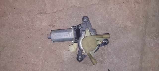 Motor del elevalunas de la puerta delantera derecha 0130821940 Mercedes