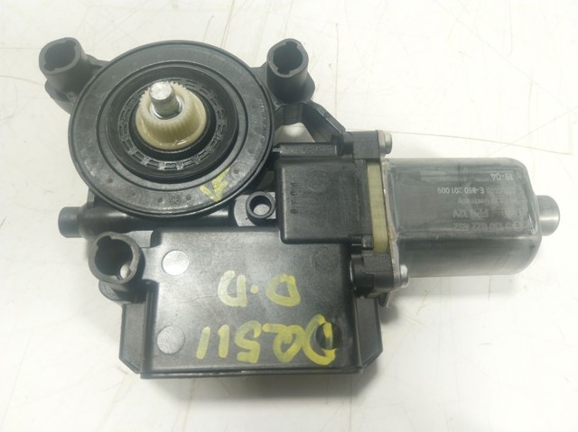Motor eléctrico, elevalunas, puerta delantera derecha Volkswagen Transporter T5 (7HB, 7HJ)