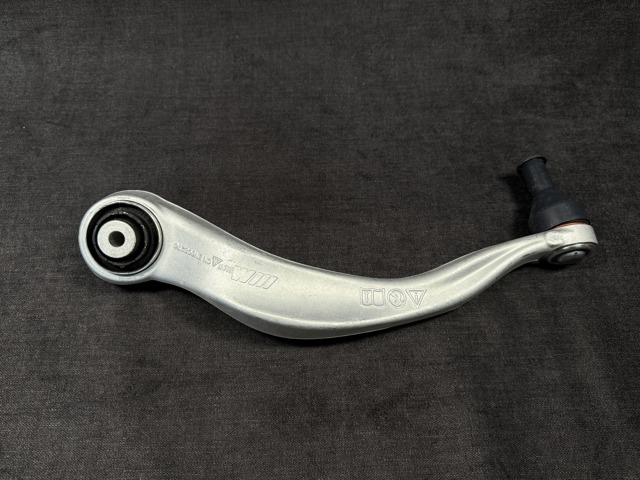 Brazo inferior izquierdo de la suspensión delantera 31108095653 BMW
