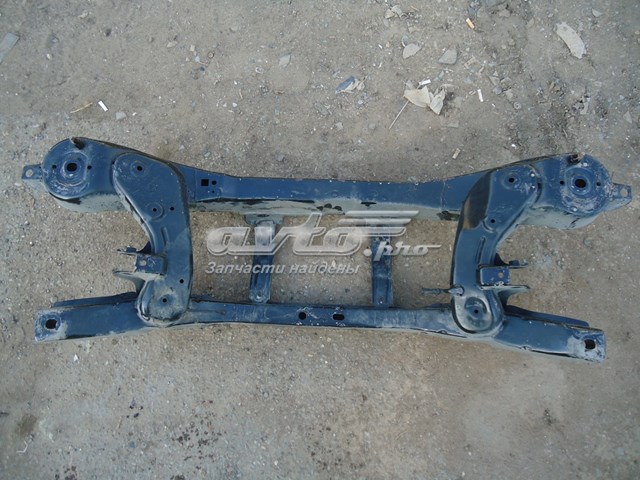 1820611 Ford subchasis trasero soporte motor