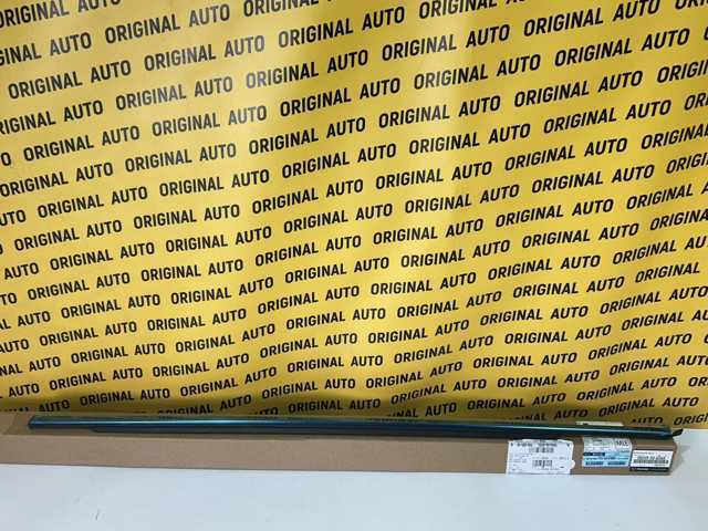 DGH950650A Mazda Moldura superior de puerta delantera izquierda