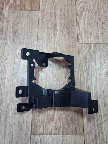 269105NA0A Nissan/Infiniti Soporte de fijación de faro antiniebla derecho