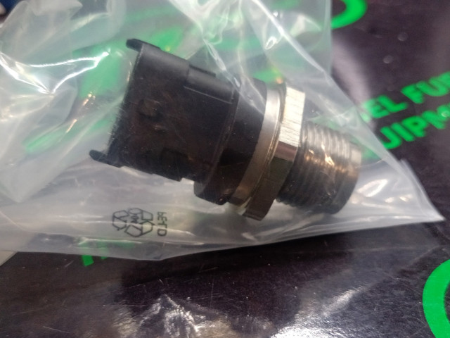 281006035 Bosch Sensor de presión de combustible