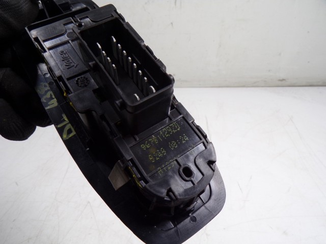 Unidad de control elevalunas delantera izquierda Peugeot/Citroen 96751129ZD