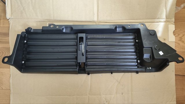 LR102691 Land Rover Persiana del radiador