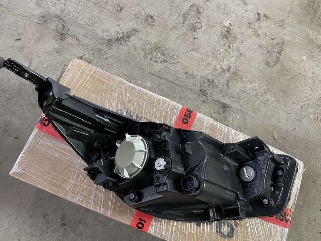 Faros delanteros Hyundai/Kia 92101H8000