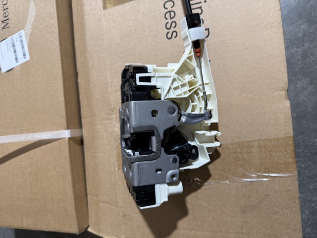 Comprar A9107407500 Mercedes Cerradura de puerta trasera derecha de doble hoja