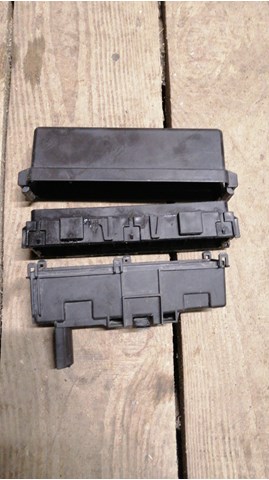 Tapa de la caja de fusibles 243824BA1D Renault (RVI)