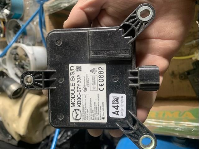 Sensor de ángulo muerto trasero Mazda KB8C67Y30B