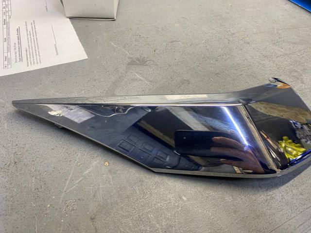 5314860030 Toyota Moldura de faro izquierdo