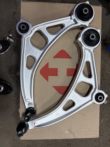Brazo inferior derecho de la suspensión delantera 545005AA0B Nissan/Infiniti