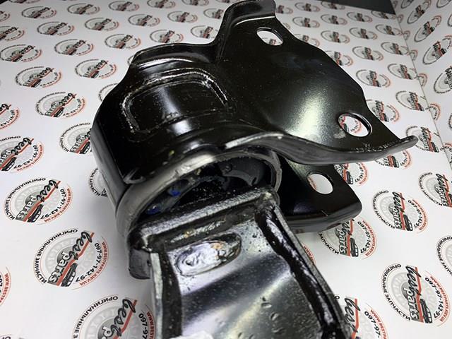 Brazo inferior izquierdo de la suspensión delantera LR126119 Land Rover