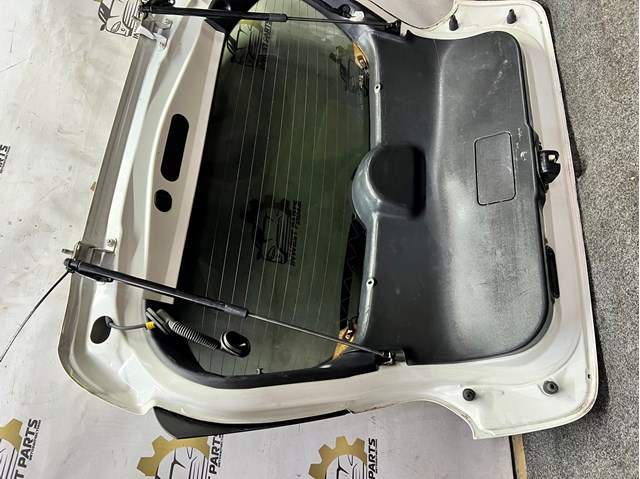 Comprar Puerta trasera Nissan JUKE JPN F15