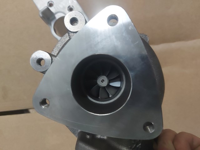 Turbo Land Rover LR038044