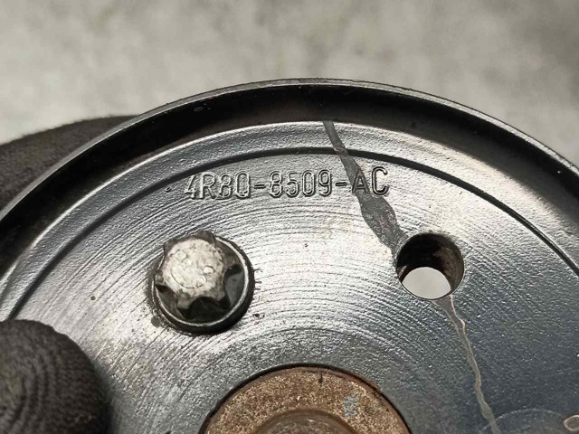 4R8Q8509AC Land Rover Polea de la bomba de agua