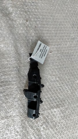 622225NA0A Nissan/Infiniti Guía derecha del parachoques delantero
