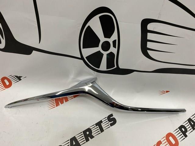 Moldura de rejilla de radiador derecha MAZDA GSH7507J0D