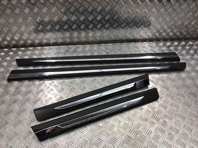 Moldura inferior de puerta trasera derecha Nissan/Infiniti 828766FR0A precio, desde 125,17 EUR