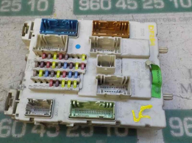 2443670 Ford Caja de relés y fusibles