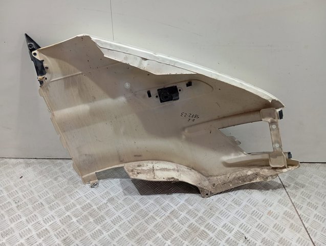 99489805 Iveco Aleta delantera izquierda