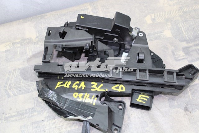 8V4AS26413GA Ford Cerradura de puerta trasera izquierda