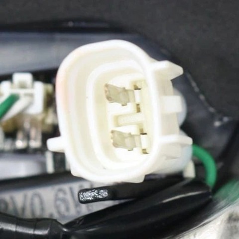 G45F513F0C Mazda Piloto trasero interior derecho