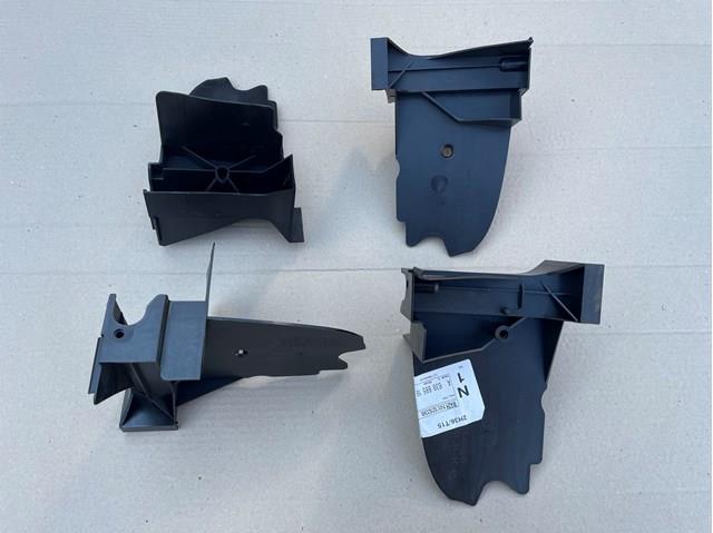 Soporte de parachoques delantero izquierdo 6398851814 Mercedes