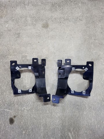 Soporte de fijación de faro antiniebla derecho 269105NA0A Nissan/Infiniti