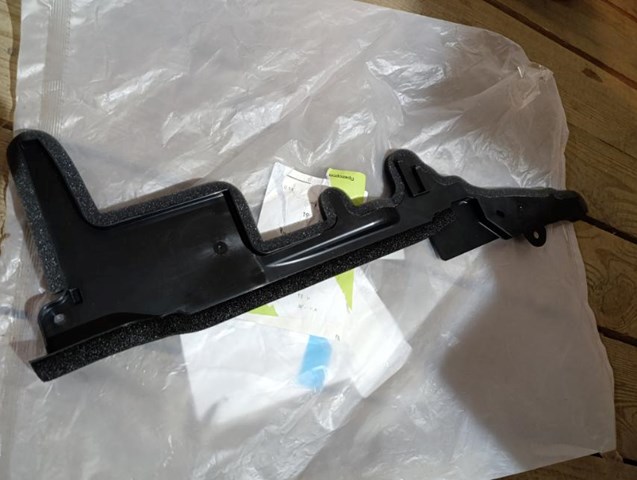 215586MA0A Nissan/Infiniti Deflector de aire del radiador