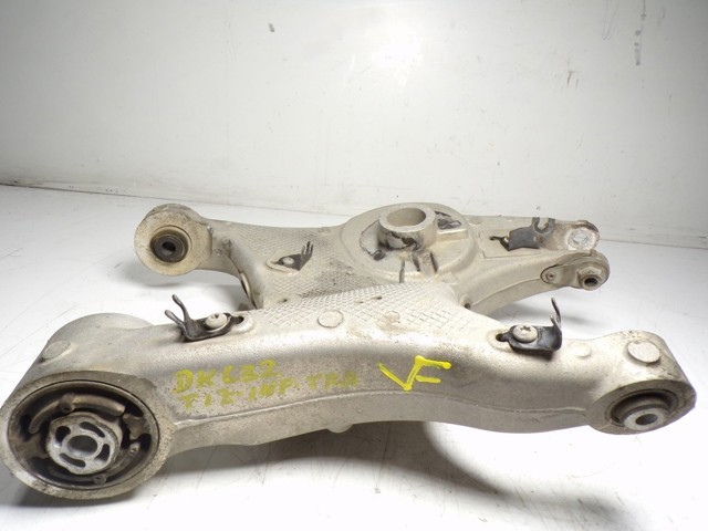 Brazo inferior izquierdo de la suspensión trasera Land Rover LR098944 precio, desde 191,66 EUR