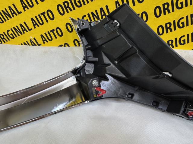Comprar BCKA507J0C Mazda Moldura derecha de la parrilla del radiador