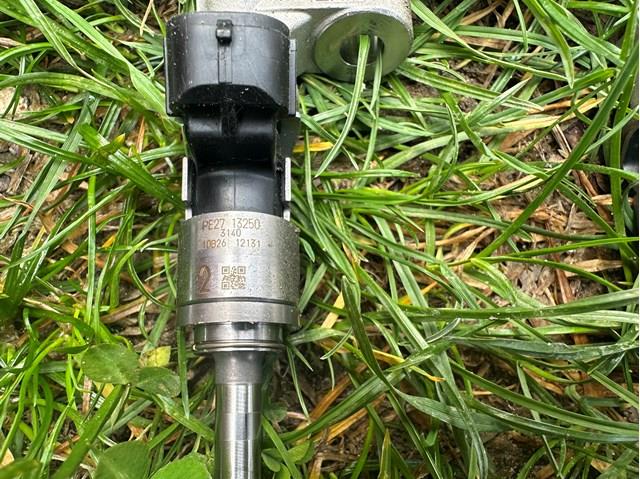 PE2713250 Mazda Inyector de combustible