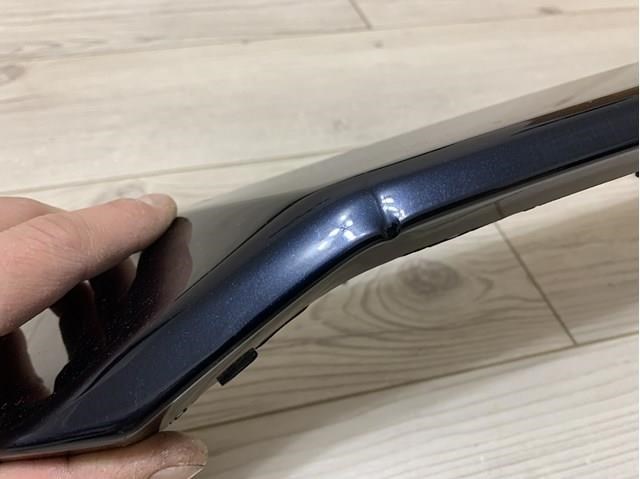 Moldura de la rejilla del radiador Mazda KB8A507E1BBB