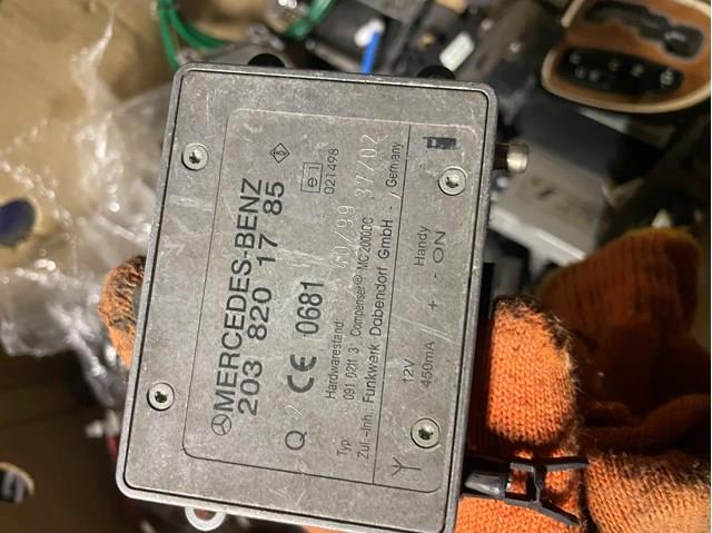 Amplificador de señal de antena Mercedes 2038201785
