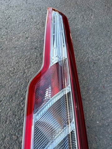 Comprar BK2113404AJ Ford Piloto trasero derecho