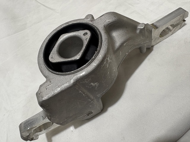 4633306901 Mercedes Brazo inferior izquierdo de la suspensión delantera