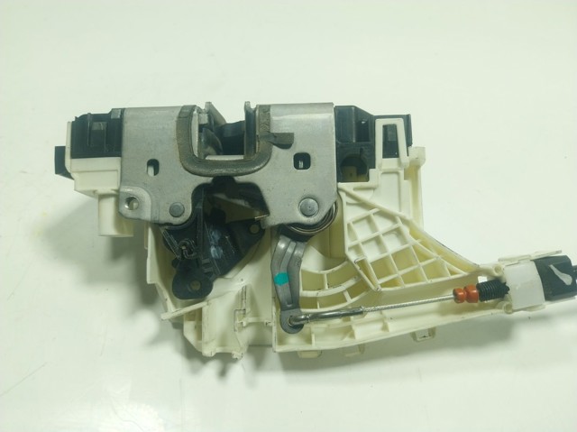 Cerradura de puerta delantera derecha A9077200300 Mercedes