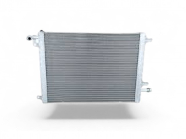 Radiador adicional de refrigeración del motor Land Rover LR133030 precio, desde 199,35 EUR