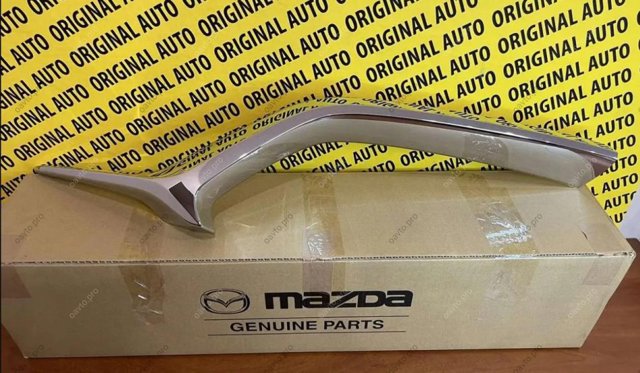 Moldura izquierda de la parrilla del radiador Mazda KB8A507K1B