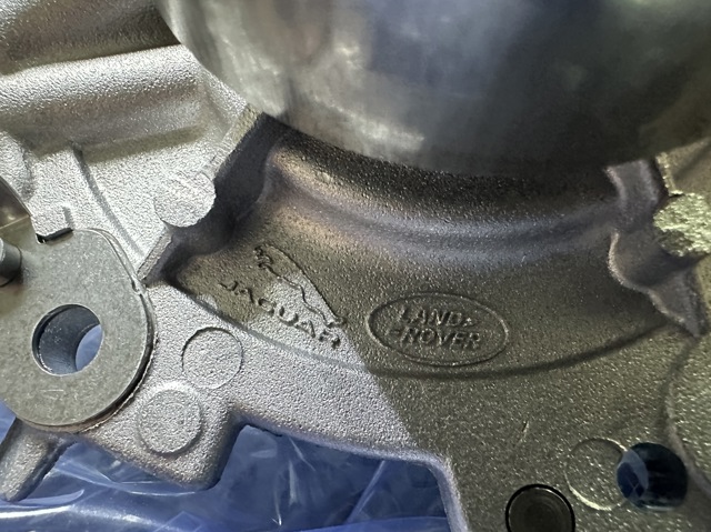 122123458 Land Rover Bomba refrigerante coche