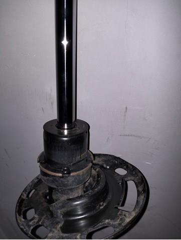 Amortiguador delantero izquierdo KN1C34900A Mazda
