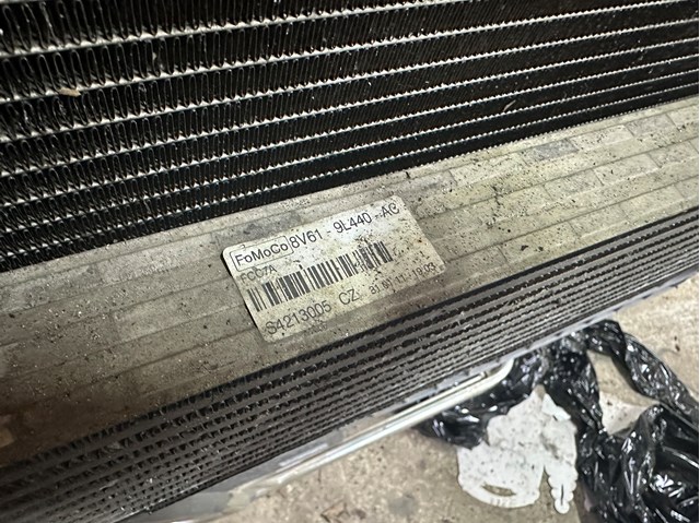 8V619L440AC Ford intercooler