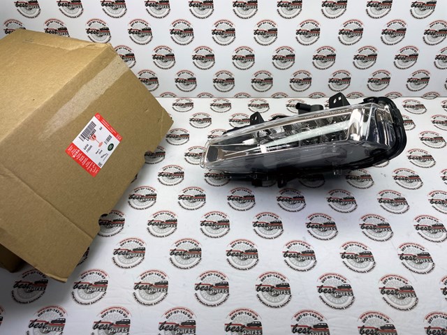 Luz antiniebla izquierdo LR068980 Land Rover