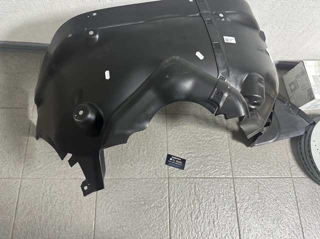 A4638842700 Mercedes Guardalodos interior izquierdo, guardafango delantero