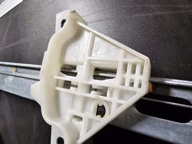 Comprar KB7W73590 Mazda Mecanismo de elevalunas de la puerta trasera izquierda