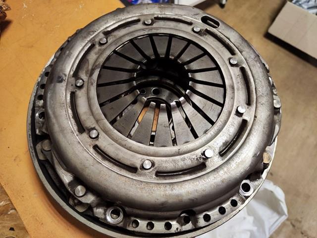 AV617563CB Ford plato de presion del embrague funcion
