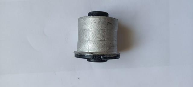Comprar A2053330314 Mercedes Buje del brazo de suspensión delantero superior